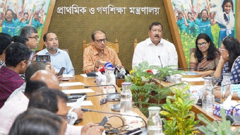 অপ্রয়োজনীয় ছুটি কমিয়ে নতুন শিক্ষাবর্ষ ক্যালেন্ডার আনছে সরকার: প্রাথমিক শিক্ষা উপদেষ্টা